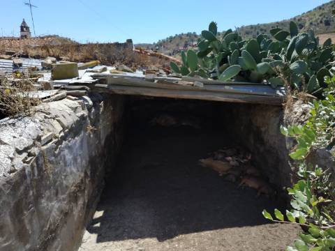 MORADIA ISOLADA COM 18.240 M2 DE TERRENO COM ÁRMAZEM PARA RECONSTRUIR - BELICHE - CASTRO MARIM - ALGARVE