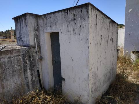 MORADIA ISOLADA COM 18.240 M2 DE TERRENO COM ÁRMAZEM PARA RECONSTRUIR - BELICHE - CASTRO MARIM - ALGARVE