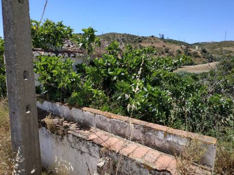MORADIA ISOLADA COM 18.240 M2 DE TERRENO COM ÁRMAZEM PARA RECONSTRUIR - BELICHE - CASTRO MARIM - ALGARVE