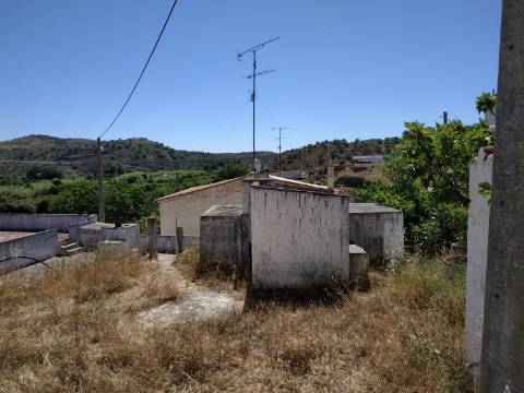 MORADIA ISOLADA COM 18.240 M2 DE TERRENO COM ÁRMAZEM PARA RECONSTRUIR - BELICHE - CASTRO MARIM - ALGARVE