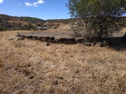 MORADIA ISOLADA COM 18.240 M2 DE TERRENO COM ÁRMAZEM PARA RECONSTRUIR - BELICHE - CASTRO MARIM - ALGARVE