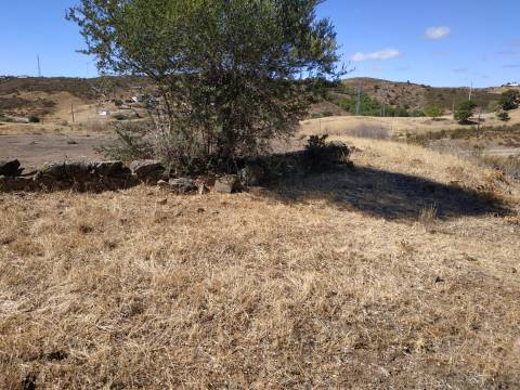 MORADIA ISOLADA COM 18.240 M2 DE TERRENO COM ÁRMAZEM PARA RECONSTRUIR - BELICHE - CASTRO MARIM - ALGARVE