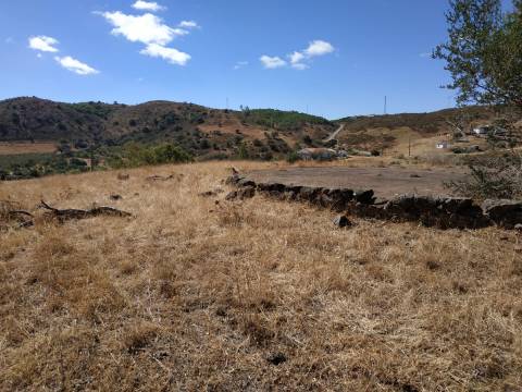 MORADIA ISOLADA COM 18.240 M2 DE TERRENO COM ÁRMAZEM PARA RECONSTRUIR - BELICHE - CASTRO MARIM - ALGARVE