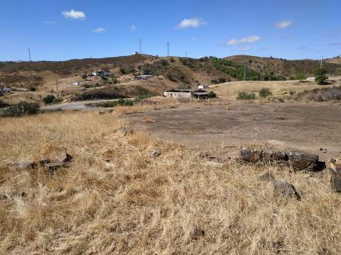 MORADIA ISOLADA COM 18.240 M2 DE TERRENO COM ÁRMAZEM PARA RECONSTRUIR - BELICHE - CASTRO MARIM - ALGARVE
