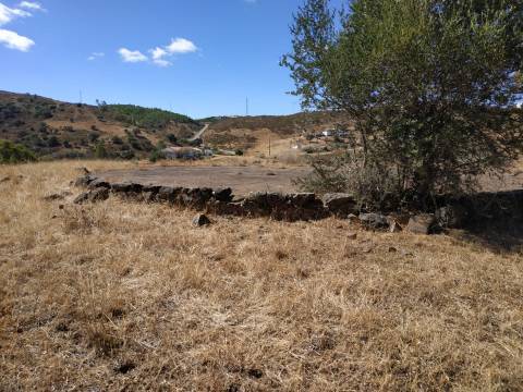 MORADIA ISOLADA COM 18.240 M2 DE TERRENO COM ÁRMAZEM PARA RECONSTRUIR - BELICHE - CASTRO MARIM - ALGARVE