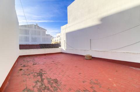 Casa Típica para Remodelar no Coração do Centro Histórico de Vila Real de Santo António