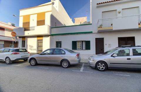 Casa Típica para Remodelar no Coração do Centro Histórico de Vila Real de Santo António
