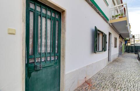 Casa Típica para Remodelar no Coração do Centro Histórico de Vila Real de Santo António