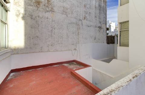 Casa Típica para Remodelar no Coração do Centro Histórico de Vila Real de Santo António