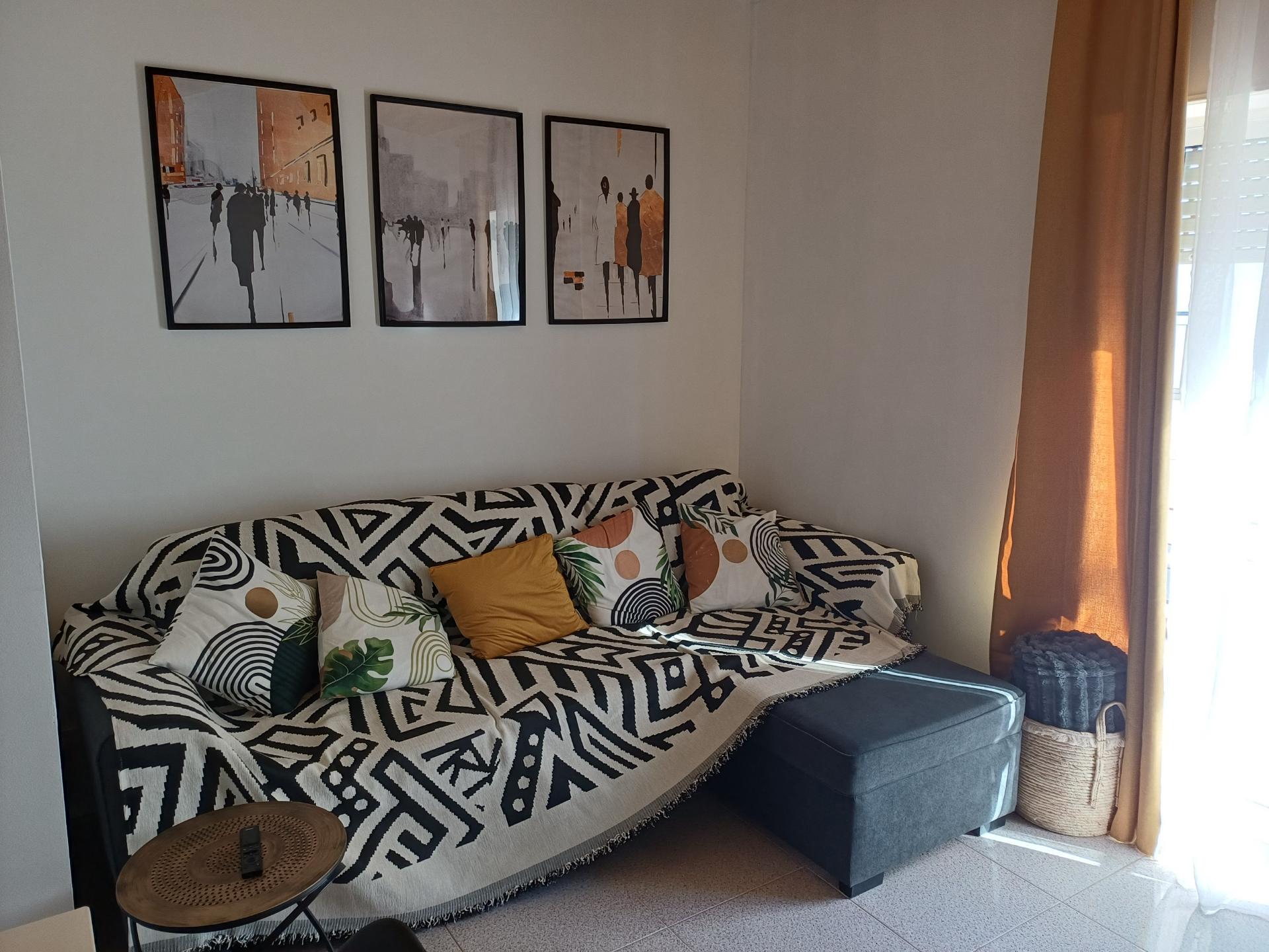 Fantástico Apartamento T1 linhas modernas, totalmente renovado e equipado. Arrendamento Sazonal.