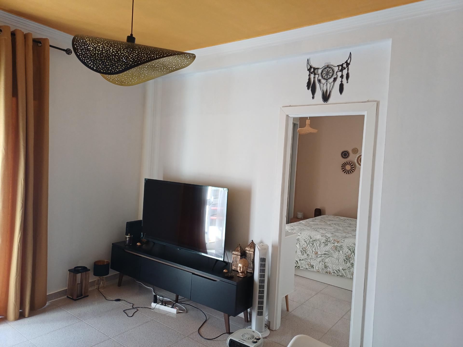 Fantástico Apartamento T1 linhas modernas, totalmente renovado e equipado. Arrendamento Sazonal.