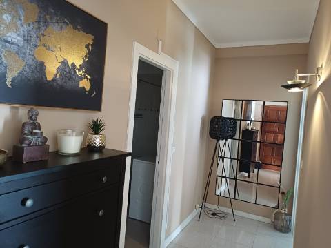 Fantástico Apartamento T1 linhas modernas, totalmente renovado e equipado. Arrendamento Sazonal.