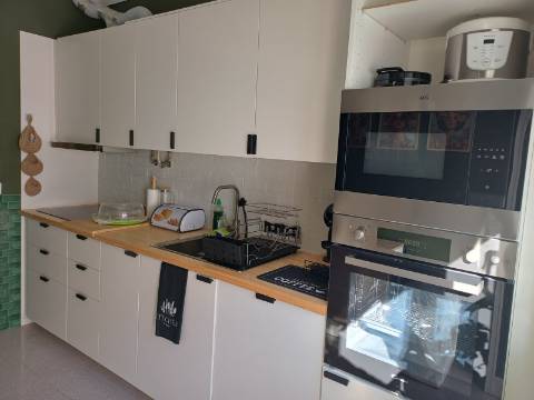 Fantástico Apartamento T1 linhas modernas, totalmente renovado e equipado. Arrendamento Sazonal.