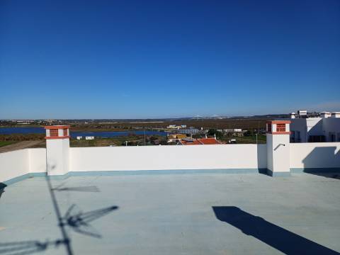 Fantástico Apartamento T1 linhas modernas, totalmente renovado e equipado. Arrendamento Sazonal.