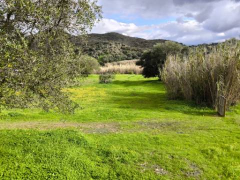 TERRENO COM 5.760 M² - COM FURO - ACESSO DIRETO À ÁGUA - JUNTO AO RIO GUADIANA - ALCOUTIM - ALGARVE