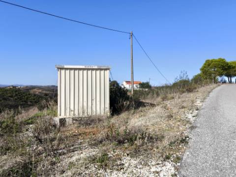 TERRENO COM 2.120 M² - COM TERRAÇOS - JUNTO AO ASFALTO - NA CORTE DO GAGO EM CASTRO MARIM - ALGARVE