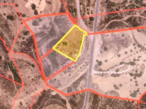 TERRENO COM 2.120 M² - COM TERRAÇOS - JUNTO AO ASFALTO - NA CORTE DO GAGO EM CASTRO MARIM - ALGARVE