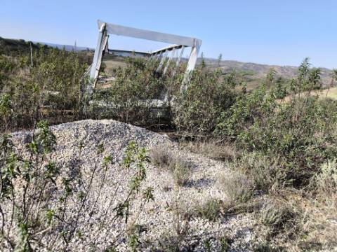 TERRENO COM 2.120 M² - COM TERRAÇOS - JUNTO AO ASFALTO - NA CORTE DO GAGO EM CASTRO MARIM - ALGARVE