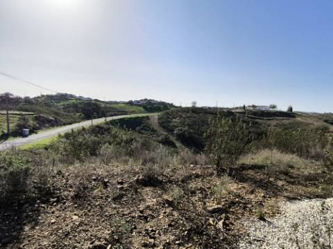 TERRENO COM 2.120 M² - COM TERRAÇOS - JUNTO AO ASFALTO - NA CORTE DO GAGO EM CASTRO MARIM - ALGARVE