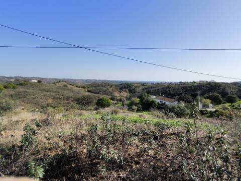 TERRENO COM 2.120 M² - COM TERRAÇOS - JUNTO AO ASFALTO - NA CORTE DO GAGO EM CASTRO MARIM - ALGARVE
