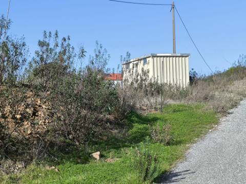 TERRENO COM 2.120 M² - COM TERRAÇOS - JUNTO AO ASFALTO - NA CORTE DO GAGO EM CASTRO MARIM - ALGARVE