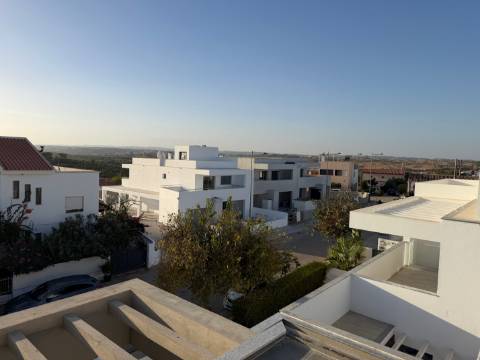 Moradia isolada T4 com piscina em são bartolomeu