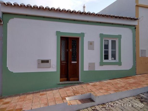 Encantadora casa térrea totalmente remodelada no coração de Castro Marim.