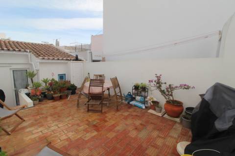 Encantadora casa térrea totalmente remodelada no coração de Castro Marim.