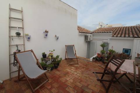 Encantadora casa térrea totalmente remodelada no coração de Castro Marim.