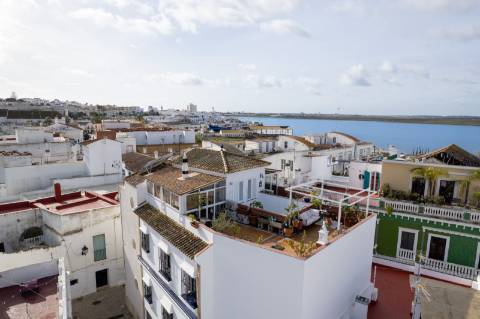 Moradia T4 com 4 Pisos e Loja | Garagem | Rooftop Panorâmico Vista Rio | Ayamonte