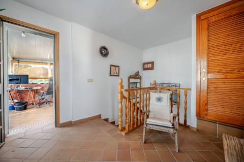 Moradia T4 com 4 Pisos e Loja | Garagem | Rooftop Panorâmico Vista Rio | Ayamonte