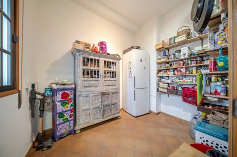 Moradia T4 com 4 Pisos e Loja | Garagem | Rooftop Panorâmico Vista Rio | Ayamonte