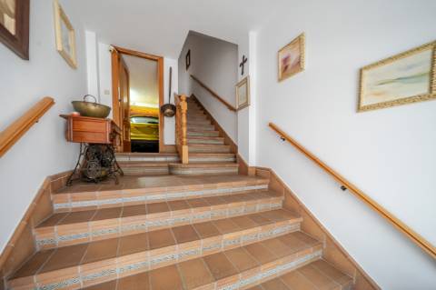 Moradia T4 com 4 Pisos e Loja | Garagem | Rooftop Panorâmico Vista Rio | Ayamonte