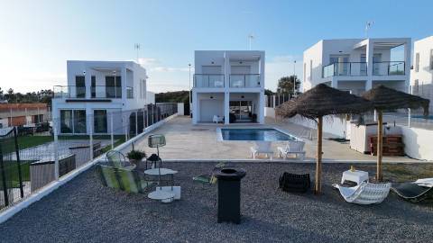 Moradia T3 Nova com Piscina - lote 700m2 - Costa Esuri - Ayamonte