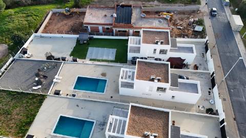 Moradia T3 Nova com Piscina - lote 700m2 - Costa Esuri - Ayamonte