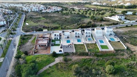 Moradia T3 Nova com Piscina - lote 700m2 - Costa Esuri - Ayamonte