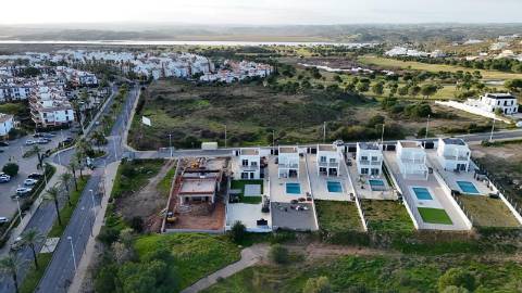 Moradia T3 Nova com Piscina - lote 700m2 - Costa Esuri - Ayamonte