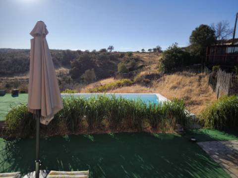 MORADIA - CASA DE MADEIRA T1 - COM PISCINA - ARRENDAMENTO DE SETEMBRO A JUNHO - ALCARIAS GRANDES - CASTRO MARIM - ALGARVE