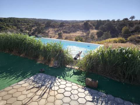 MORADIA - CASA DE MADEIRA T1 - COM PISCINA - ARRENDAMENTO DE SETEMBRO A JUNHO - ALCARIAS GRANDES - CASTRO MARIM - ALGARVE
