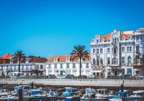 Apartamento T1 à venda com terraço em frente á marina de VRSA