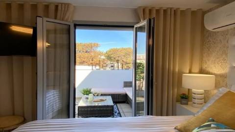 Apartamento T3 de Alto Padrão a 300m da Praia - Elegância, Conforto e Rentabilidade Garantida