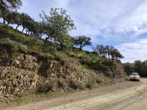 TERRENO RÚSTICO COM 1.920 M² - PRÓXIMO A ELETRICIADADE - JUNTO À RIBEIRA DE ODELEITE - FOZ DE ODELEITE EM CASTRO MARIM - ALGARVE