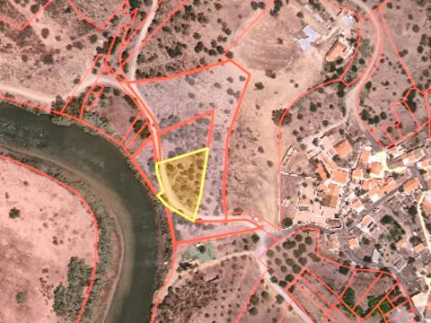 TERRENO RÚSTICO COM 1.920 M² - PRÓXIMO A ELETRICIADADE - JUNTO À RIBEIRA DE ODELEITE - FOZ DE ODELEITE EM CASTRO MARIM - ALGARVE