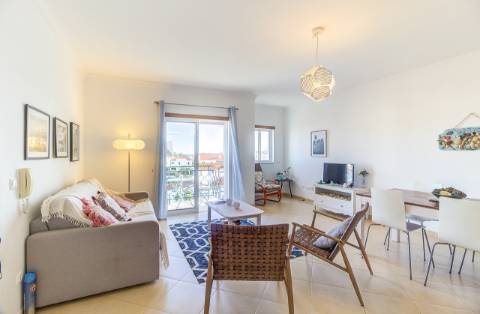 Apartamento T2 Moderno com Vista Mar - Praia da Alagoa, Altura - para Arrendamento Anual