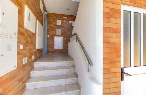 Apartamento T2 Moderno com Vista Mar - Praia da Alagoa, Altura - para Arrendamento Anual