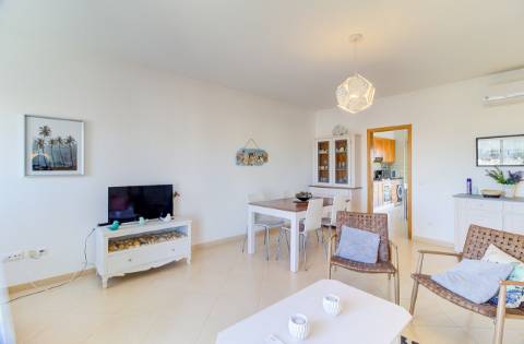 Apartamento T2 Moderno com Vista Mar - Praia da Alagoa, Altura - para Arrendamento Anual