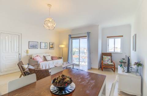 Apartamento T2 Moderno com Vista Mar - Praia da Alagoa, Altura - para Arrendamento Anual