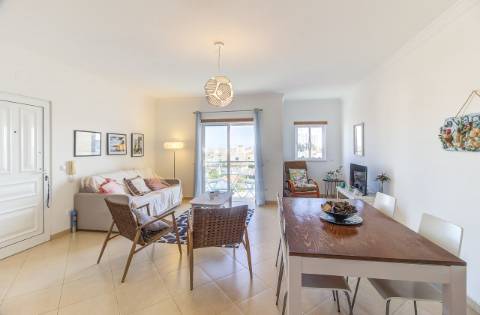 Apartamento T2 Moderno com Vista Mar - Praia da Alagoa, Altura - para Arrendamento Anual