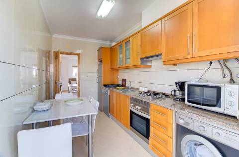 Apartamento T2 Moderno com Vista Mar - Praia da Alagoa, Altura - para Arrendamento Anual