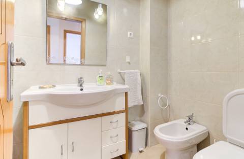 Apartamento T2 Moderno com Vista Mar - Praia da Alagoa, Altura - para Arrendamento Anual